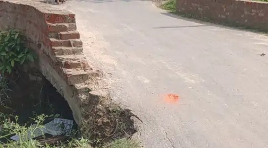 Maharajganj News : अंधेरे में नजर नहीं आता खतरा, क्या किसी बड़े हादसे का इंतजार कर रहा है प्रशासन?