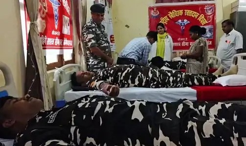 Maharajganj News : सीमा के सिपाहियों ने निभाया मानवता का फर्ज, एसएसबी जवानों ने किया रक्तदान