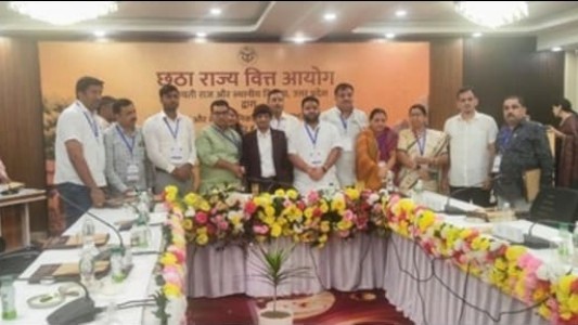 Maharajganj News : लखनऊ की संगोष्ठी में महराजगंज की गूंज, ग्राम पंचायतों की आय बढ़ाने का रखा बड़ा प्रस्ताव
