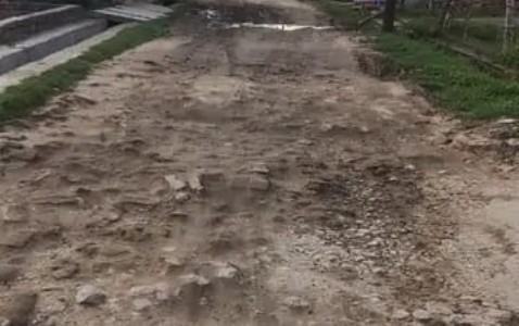 Maharajganj News : शहर के इस मार्ग पर सफर करना बन गया जोखिम भरा, कब जागेगा प्रशासन?