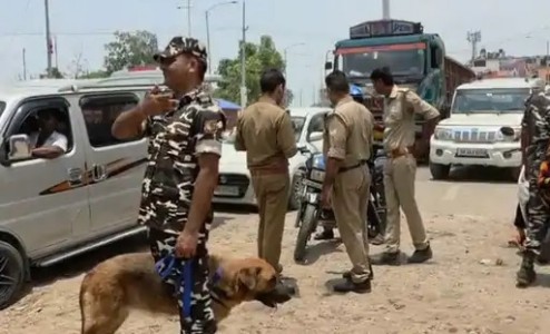 Maharajganj News : नेपाल बॉर्डर पर हाई अलर्ट! आतंकी मॉड्यूल के खुलासे के बाद बढ़ी चौकसी, हर आने-जाने वाले की हो रही जांच