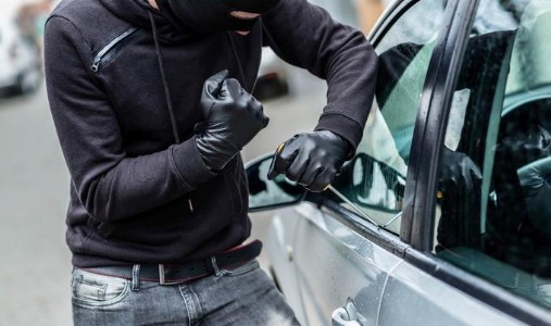 Maharajganj News : सोते रह गए मालिक, चोर ले गए स्कॉर्पियो! पुलिस खंगाल रही CCTV