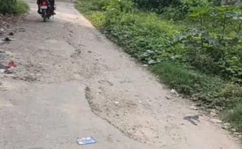 Maharajganj News : हर बारिश में बढ़ता खतरा, आखिर लालपुर मार्ग पर कब होगी मरम्मत?
