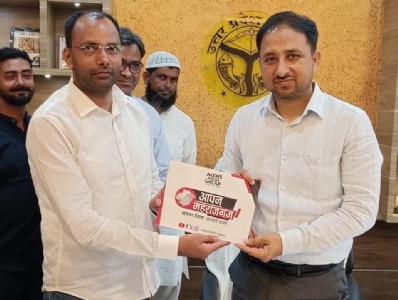 Maharajganj News : अब अखबार के रूप में भी पहुंचेगा 'आपन महराजगंज', लॉन्च से पहले संपादक ने की DM से मुलाकात