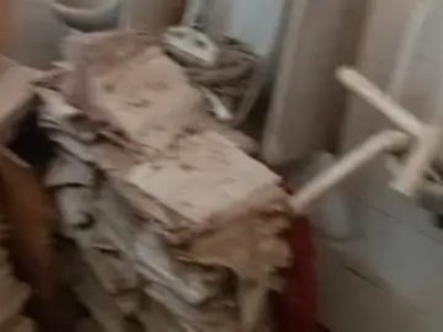 Maharajganj News : रजिस्ट्री कार्यालय के शौचालय में पड़े मिले जमीन के कागजात! वायरल वीडियो के बाद प्रशासन हरकत में