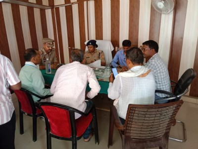 Maharajganj News : शिकायतों के निस्तारण को लेकर प्रशासन सक्रिय, समाधान दिवस में अधिकारियों ने दिए निर्देश
