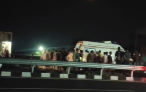 Maharajganj News : कब जागेगा सिस्टम? अधूरी सड़क पर फिर गई एक जान