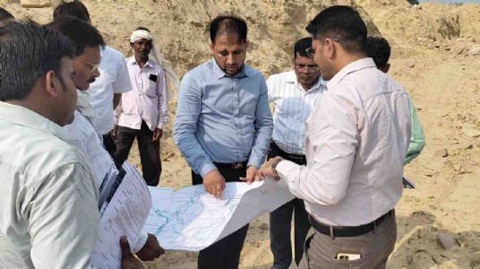 Maharajganj News : देवदह को मिलेगा नया पर्यटन स्वरूप, डीएम ने विकास कार्यों का लिया जायजा