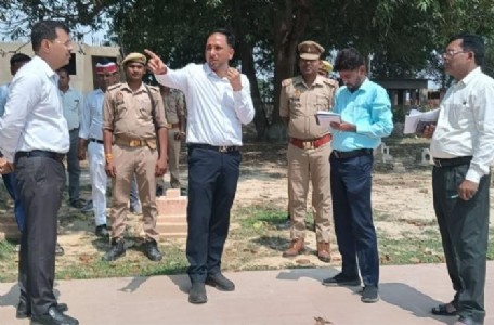Maharajganj News : सुस्त चल रही है रामग्राम परियोजना ! डीएम हो गए गुस्सा, अधिकारियों को दिए ये निर्देश