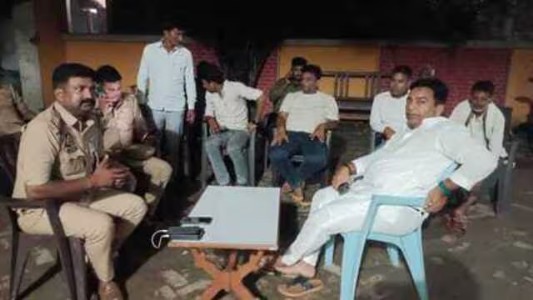 Politics News : अयोध्या रवाना होने से पहले कांग्रेस विधायक हाउस अरेस्ट, रात में पहुंची पुलिस