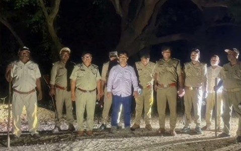 Maharajganj News : जंगलों में देर रात उतरे डीएफओ, वन माफियाओं की बढ़ी मुश्किलें