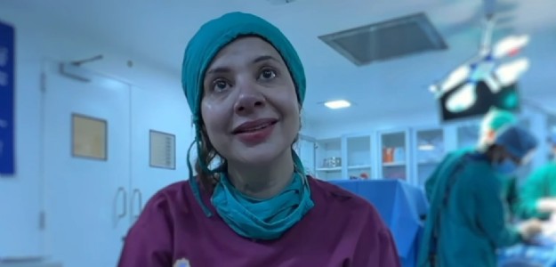 Bollywood News : OT में फूट-फूटकर रोईं संभावना, सालों के इंतजार के बाद बनीं मां