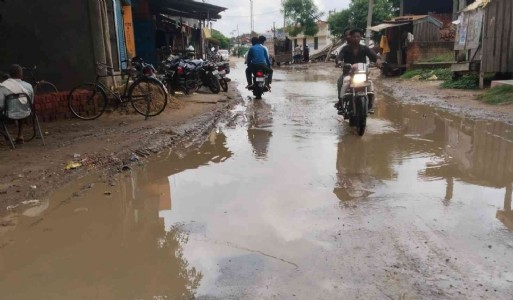 Maharajganj News : 4:15 बजे बरसे बादल, गर्मी से मिली राहत और खिल उठे सबके चेहरे
