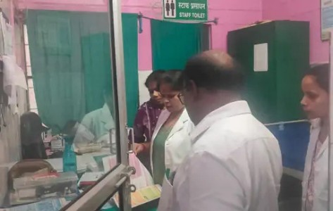Maharajganj News : सुबह 8 बजे की जांच में फेल हुआ ये अस्पताल, जिम्मेदारों पर गिरी गाज