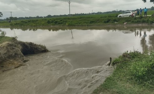 Maharajganj News : रात के अंधेरे में फिर नहर से छेड़छाड़! अब नहर काटने वालों पर होगी FIR