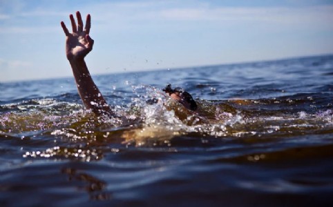 Maharajganj News : अंतिम संस्कार के बाद नदी में उतरा, फिर नहीं लौटा मकालू... मची अफरा-तफरी