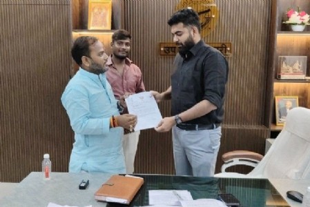 Maharajganj News : 'तहसील नहीं बनी तो हर तीन महीने खून से लिखूंगा पत्र', एमएलसी प्रतिनिधि का ऐलान