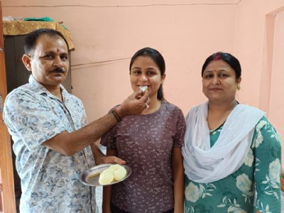 Maharajganj News : 644 अंकों से रचा इतिहास! सिसवा की साक्षी ने NEET में मारी बाजी