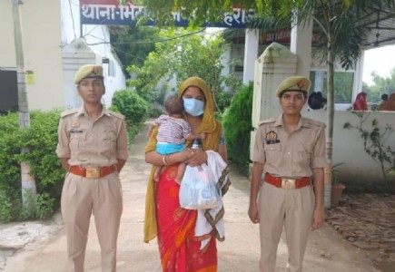 Maharajganj News : गैंगस्टर एक्ट में वांछित महिला चढ़ी पुलिस के हत्थे, धर्मपुर चौराहे से गिरफ्तारी
