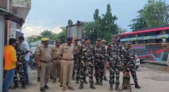 Maharajganj News : सोनौली में पुलिस-एसएसबी का पैदल मार्च, सुरक्षा व्यवस्था देख सहमे असामाजिक तत्व