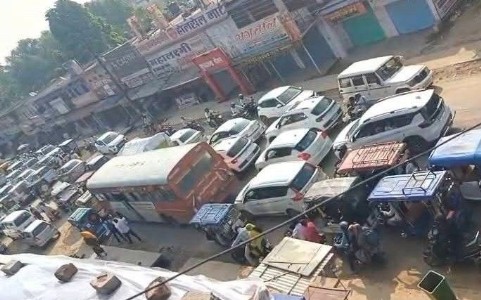 Maharajganj News : TET परीक्षा ने थाम दी शहर की रफ्तार, NH-730 पर घंटों का जाम