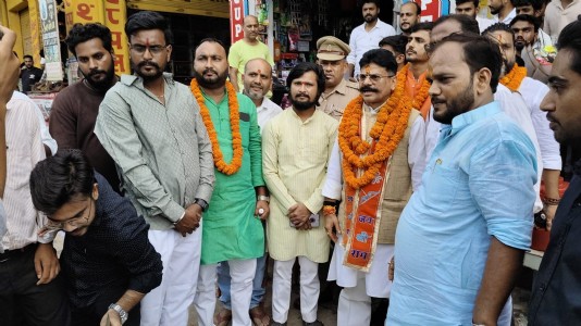 Maharajganj News : पहली बार महराजगंज पहुंचे विश्व हिंदू रक्षा परिषद के अंतरराष्ट्रीय अध्यक्ष, स्वागत में उमड़ी भीड़
