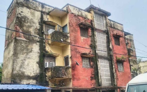 Maharajganj News : सावधान! महराजगंज में बारिश के बीच ढह सकते हैं कई जर्जर भवन, होगा सर्वे
