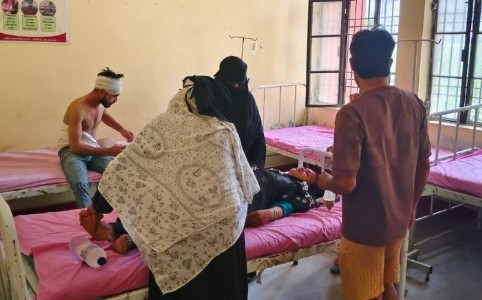 Maharajganj News : चोखराज इंटर कॉलेज रोड पर भीषण भिड़ंत, तीन घायल जिला अस्पताल रेफर