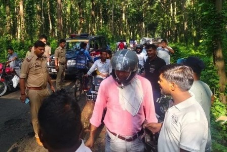 Maharajganj News : सड़क बनी मुसीबत तो सड़क पर उतरे छात्र ! जाम के बाद पुलिस से हुई नोकझोंक