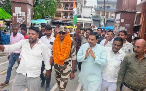 Maharajganj News : देश सेवा में महराजगंज सबसे आगे, जवान अरुण गुप्ता के स्वागत में उमड़ा जनसैलाब
