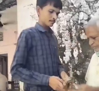 Maharajganj News : एक VIDEO हुआ वायरल ... और निलंबित हो गया लेखपाल