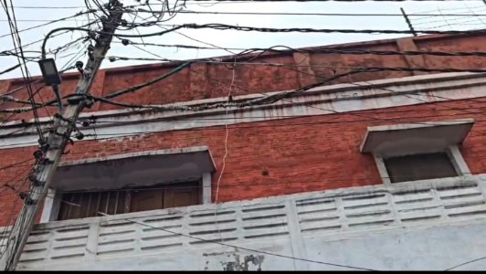 Maharajganj News : एमएलसी प्रतिनिधि के प्रयास रंग लाए, रेलवे स्टेशन रोड पर बदले गए जर्जर बिजली के तार