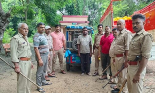 Maharajganj News : सुबह-सुबह वन विभाग का बड़ा एक्शन, लकड़ी तस्करों की पिकअप दबोची