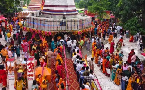 Maharajganj News : सावन सोमवार पर भोर से ही शिवालयों में लगी कतार, महराजगंज में उमड़ा भक्तों का जनसैलाब