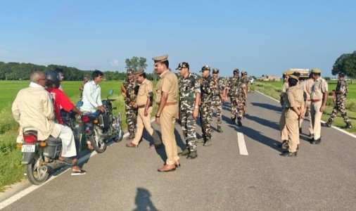 Maharajganj News : बॉर्डर पर अचानक बढ़ी सुरक्षा, SSB और पुलिस की संयुक्त गश्त ने बढ़ाई चौकसी