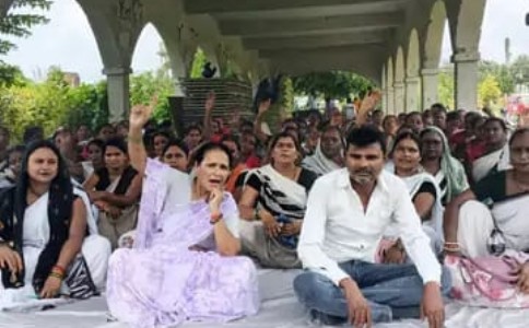 Maharajganj News : महराजगंज में आशा कार्यकर्ताओं का प्रदर्शन, वर्षों से अटके भुगतान को लेकर फूटा गुस्सा