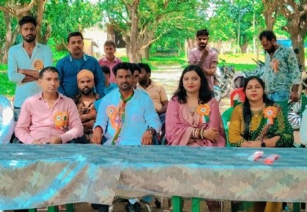Maharajganj News : आनंदनगर में सभासद सावर यादव ने फहराया तिरंगा, बच्चों ने उत्साह से मनाया स्वतंत्रता दिवस