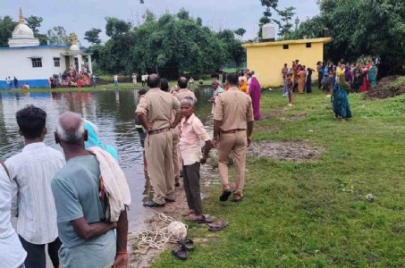 Maharajganj News : नाग पंचमी पर घर लौटा था बबलू... कुछ ही देर में पोखरे में डूबने की खबर से मचा हड़कंप