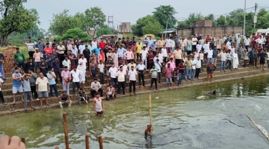Maharajganj News : निर्माणाधीन अमृत सरोवर बना मौत का सरोवर! तीन बच्चों की डूबने से मौत