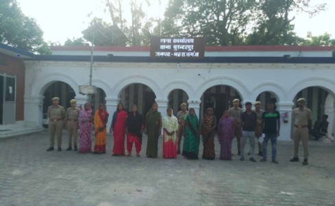 Maharajganj News : शांति भंग की आशंका पर पुरंदरपुर पुलिस का एक्शन, 13 लोगों को किया गिरफ्तार