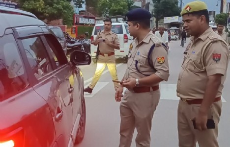 Maharajganj News : महराजगंज की सड़कों पर 3 हजार 'खतरनाक' वाहन! 15 साल पुराने वाहनों पर अब कौन लगाएगा ब्रेक?