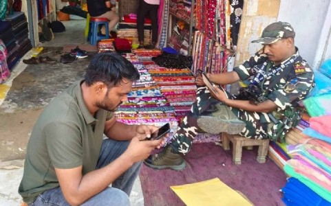Maharajganj News : तीन घंटे तक खंगाले दस्तावेज, रियाज नहीं मिला… 10 किलो सोने के मामले में ठूठीबारी तक पहुंची जांच