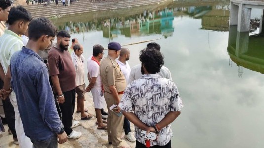 Maharajganj News : अमृत सरोवर हादसे में 24 घंटे के अंदर प्रशासन ने लिया सख्त एक्शन ! ठेकेदार गिरफ्तार