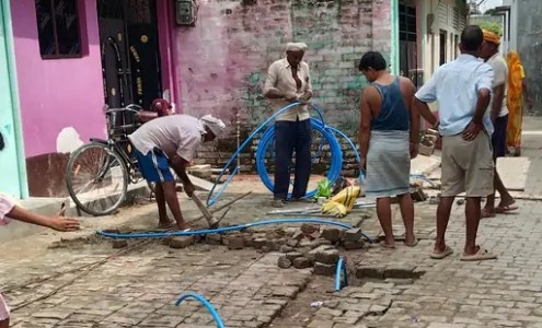 Maharajganj News : अब नहीं फटेंगी पुरानी पाइपलाइनें! घुघली में जलापूर्ति परियोजना ने पकड़ी रफ्तार