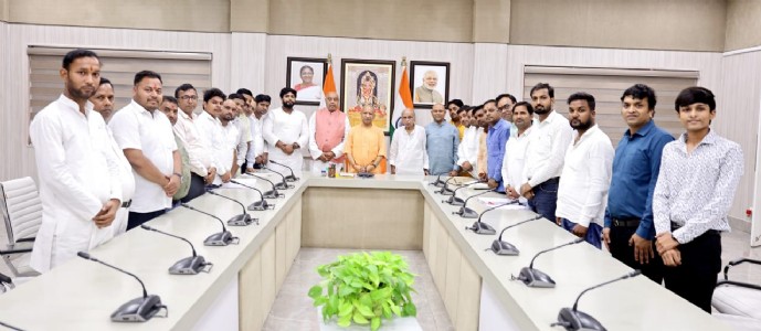 Maharajganj Politics : सीएम योगी से मिले सिसवा के व्यापारी तहसील के मुद्दे पर जनगणना के बाद होगा निर्णय