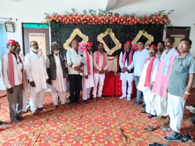 Maharajganj Politics : 'गरीबों की आवाज थे जनेश्वर मिश्र', जयंती पर समाजवादी कार्यकर्ताओं ने किया नमन