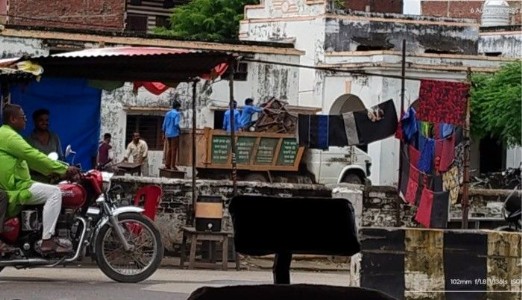 Maharajganj News : विद्यालय परिसर का ये VIDEO वायरल होने से मचा बवाल, जांच की मांग हुई तेज