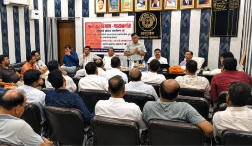 Maharajganj News : जीएसटी नियमों पर व्यापारियों ने रखी बेबाक राय, अधिकारियों से मांगा समाधान