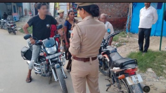 Maharajganj News : संदिग्धों की खैर नहीं! कोतवाली क्षेत्र में महिला थाना पुलिस की पैदल गश्त से बढ़ी निगरानी