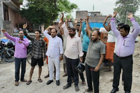 Maharajganj News: सिसवा बाजार क्षेत्र में रायपुर-मंगलछपरा-रजवल मार्ग की बदहाली पर धरना, 15 सितंबर को जुटेंगे स्थानीय लोग